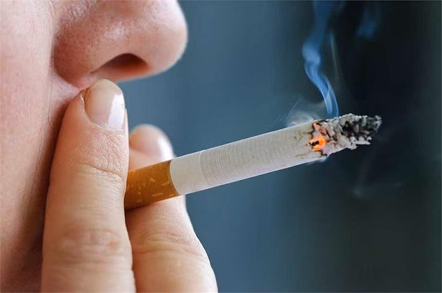 Việt Nam được đánh giá là một trong những quốc gia có tỷ lệ hút thuốc cao nhất thế giới với 56,1% ở nam giới và 1,8% ở nữ giới.