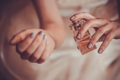 Sự thật 7. Rất nhiều nghiên cứu đã được thực hiện để tạo ra hóa chất tự nhiên của cơ thể này. Hầu hết, mùi hương cơ thể này chỉ tiết ra khi cơ thể có ham muốn quan hệ tình dục theo bản năng.