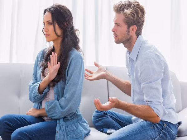 Sự thật 3. Các hóa chất pheromone được phát hành theo tuyến mồ hôi. Đó là lý do tại sao bạn có thể cảm nhận mùi cơ thể dễ dàng hơn khi người đó đang căng thẳng toát mồ hôi.