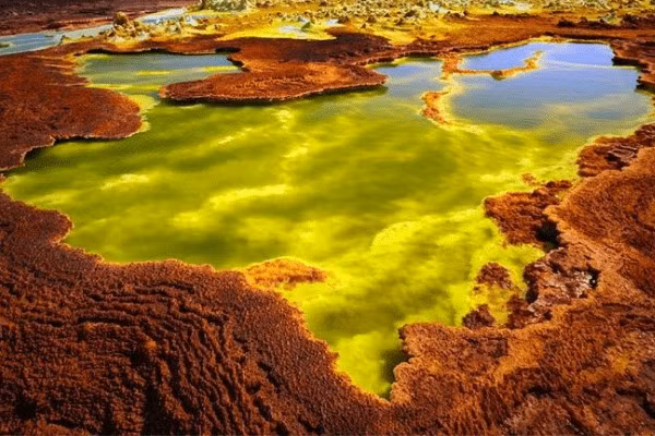 Theo Đài quan sát Trái Đất của NASA, cảnh quan ngày càng chìm xuống tại Vùng trũng Danakil, có nghĩa là một ngày nào đó nó sẽ tràn đầy nước để tạo thành một hồ nước lớn hoặc thậm chí có thể là một đại dương mới.
