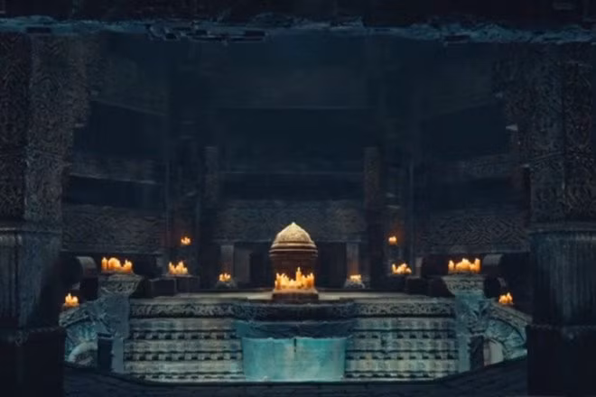 Để làm sáng tỏ bí ẩn về ngọn đèn bất tử của ngôi mộ cổ hàng nghìn năm, Simon Affik, người Mỹ, sau 31 năm nghiên cứu và hơn 700 lần thử nghiệm đã đưa ra lời giải thích.