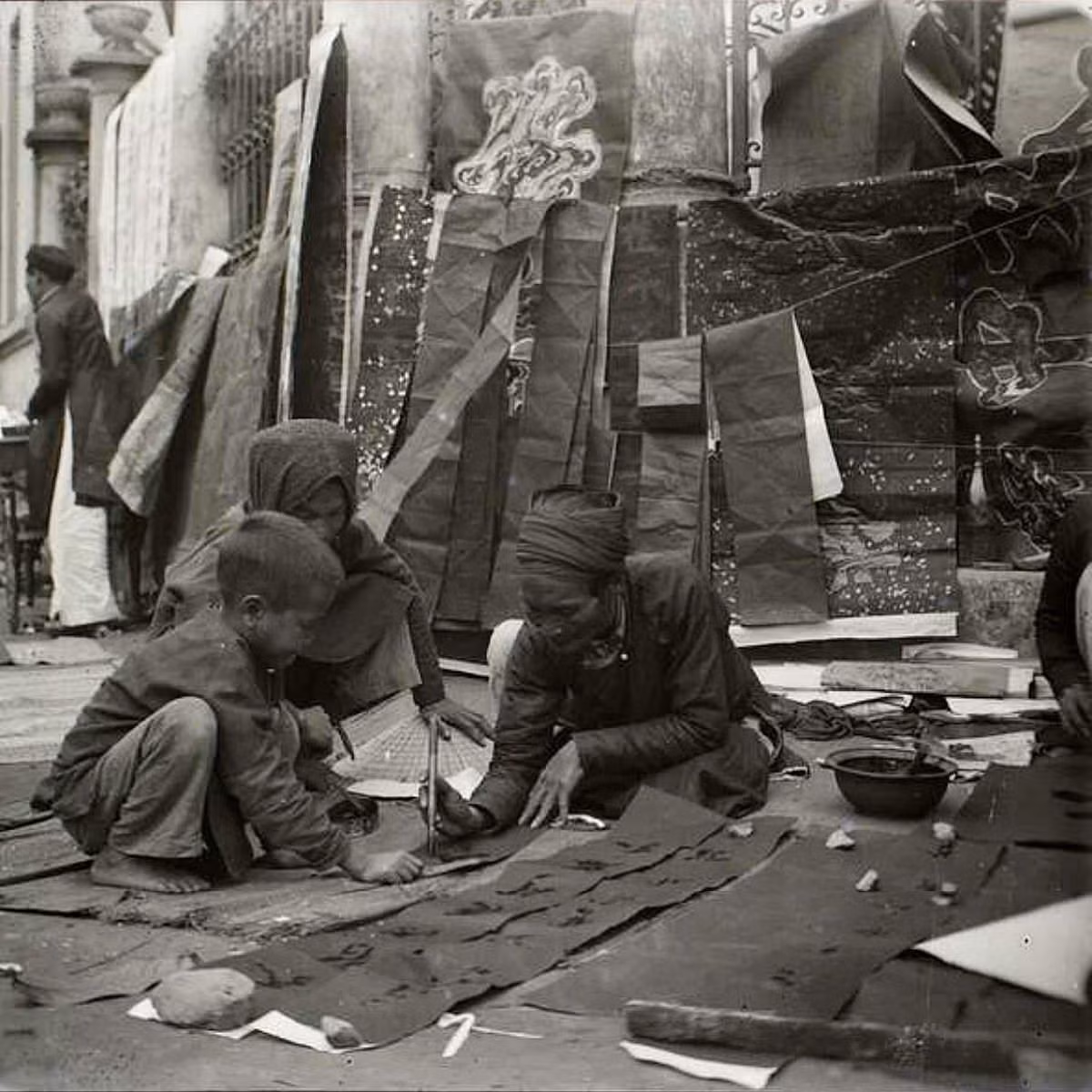 Hà Nội tháng 2 năm 1929 – xin chữ cầu may mắn đầu năm mới.