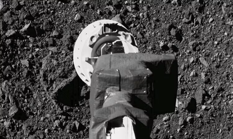 Tàu vũ trụ NASA chỉ kịp thoát cảnh mắc kẹt bằng cách khai hỏa động cơ đẩy vừa đúng lúc.