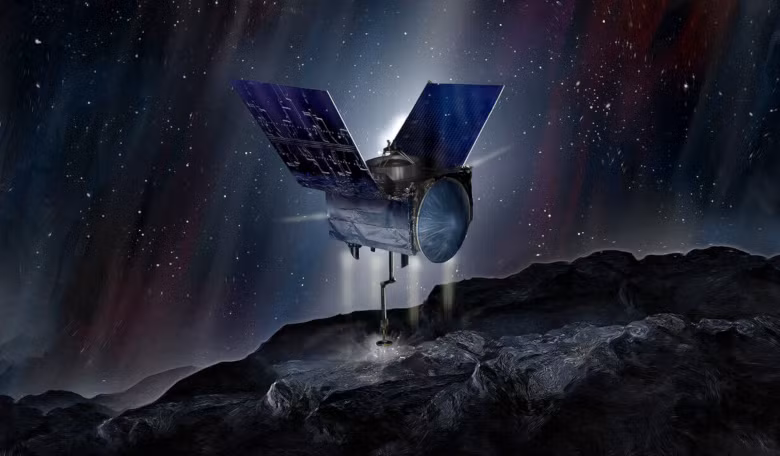 Nhờ đó, cú va chạm nguy hiểm gần như là một cơ may: OSIRIS-REx đã tiếp cận kho báu thực sự. Thứ vật chất sâu này bao gồm những vật liệu màu hơi đỏ, rất có thể là phân tử hữu cơ cổ đại, thứ sẽ tiết lộ nguồn gốc sự sống của Trái Đất.