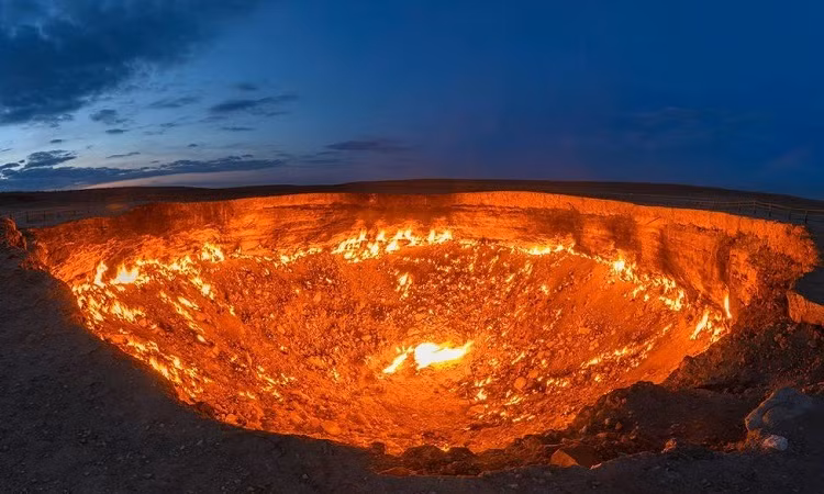 Tuy methane là một khí nhà kính mạnh, Mark Tingay, chuyên gia địa cơ khí xăng dầu ở Đại học Adelaide, cho rằng miệng hố Darvaza chỉ chiếm phần rất nhỏ trong lượng khí thải carbon của Turkmenistan.