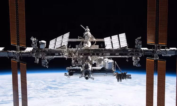 "Việc Mỹ tiếp tục tham gia ISS sẽ nâng cao sự đổi mới và khả năng cạnh tranh, cũng như thúc đẩy nghiên cứu và công nghệ cần thiết để mở đường cho việc đưa con người đặt chân lên sao Hỏa ", Nelson nói thêm.
