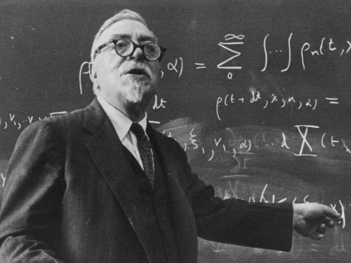 12. Không phải cứ là thiên tài thì sẽ có trí nhớ tốt. Norbert Weiner, người phát minh ra lĩnh vực điều khiển học, là nguyên mẫu của thiên tài đãng trí. Một lần, Weiner quên mất rằng mình đã lái xe đến một hội nghị. Ông đã bắt xe buýt về nhà và báo cáo rằng xe của mình bị mất.