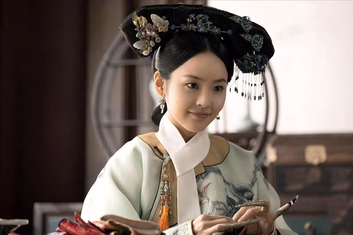 Vào thời nhà Thanh có một vị phi tần đã hạ sinh công chúa cho hoàng đế Càn Long khi ông 65 tuổi. Càn Long rất vui mừng và lệnh ban thưởng cho vị phi tần đó hai quả dưa chuột. Vì sao?