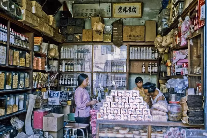 Tại khu thương mại phía đông Mỹ Tho năm 1969.