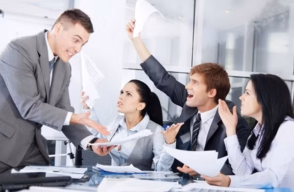 9. Kinh tế: may mắn. Alessandro Pluchino, Alessio Emanuele Biondo, và Andrea Rapisarda, sử dụng thuật toán để giải thích tại sao thành công thường không tới với người tài năng nhất mà là người may mắn nhất. Nghiên cứu vào năm 2018 cho rằng họ có thể thiếu may mắn dựa trên mô hình về tác nhân do nhóm tác giả phát triển.