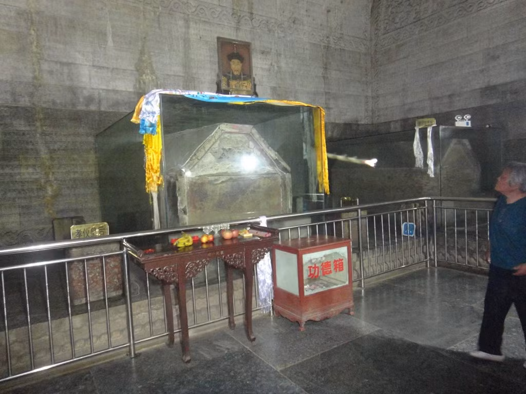 Tuy nhiên, cho đến ngày nay, vẫn chưa có lời giải thích nào có thể lý giải được việc chiếc quan tài của Càn Long "biết đi". Giới khoa học kỳ vọng một ngày nào đó khoa học công nghệ phát triển hơn sẽ có thể giải mã bí ẩn kì lạ này.