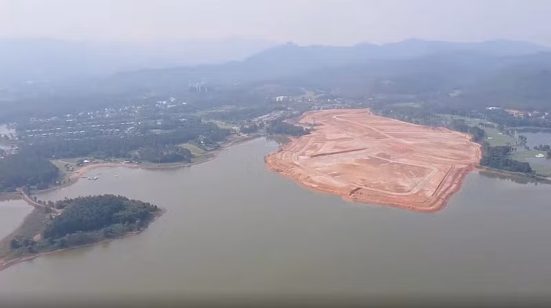  Doanh nghiệp đua nhau san nền, đổ kè "bức tử" hồ Đại Lải: Hồ Đại Lải thuộc địa bàn xã Ngọc Thanh (TP Phúc Yên, tỉnh Vĩnh Phúc) có nhiệm vụ cung cấp nước tưới cho TP Phúc Yên và 2 xã thuộc huyện Sóc Sơn (TP Hà Nội).