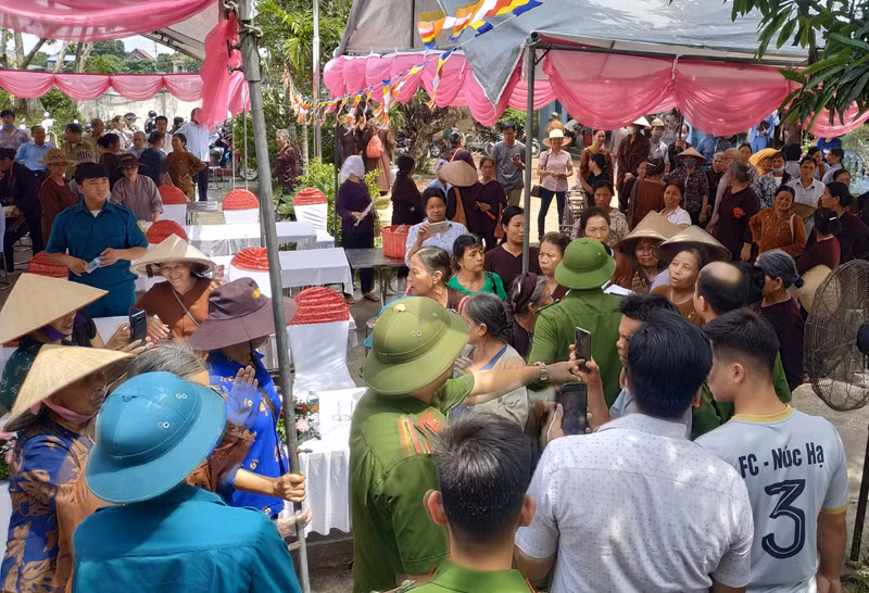 Một nhóm phật tử gây rối loạn sau khi buổi lễ kết thúc