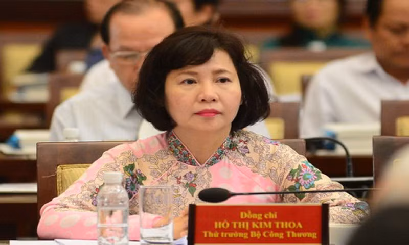 Khoi to nguyen Thu truong Ho Thi Kim Thoa: Thu 50 ty ban co phieu... co bi xung cong?