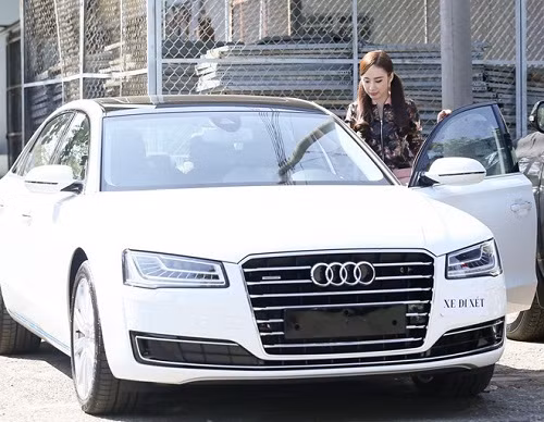 Trước những đồn đoán của dư luận về xế hộp Audi là hàng mượn hoặc được đại gia chu cấp, cô khẳng định chiếc xe bạc tỷ là thành quả sau nhiều năm lao động vất vả. Ảnh: Thành Luân.