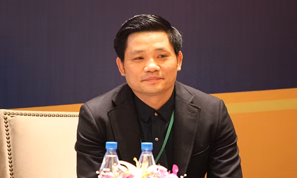 Nhieu bac si ke don thuoc cho 