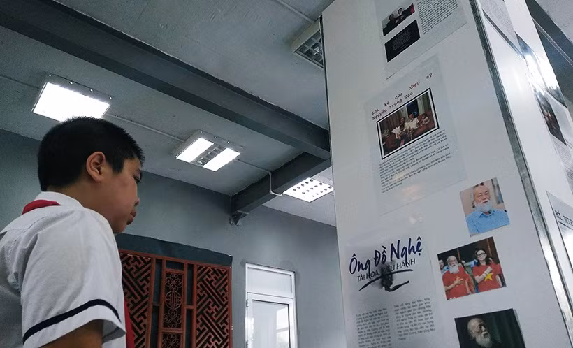 Em Phạm Ngọc Trường Giang (học sinh lớp 6) chia sẻ: "Xem lại những hình ảnh của thầy Cương em rất nhớ thầy. Dù chỉ một lần được nói chuyện với thầy nhưng em vẫn luôn nhớ mãi về giọng nói ấm áp, và bộ râu trắng rất dài của thầy".