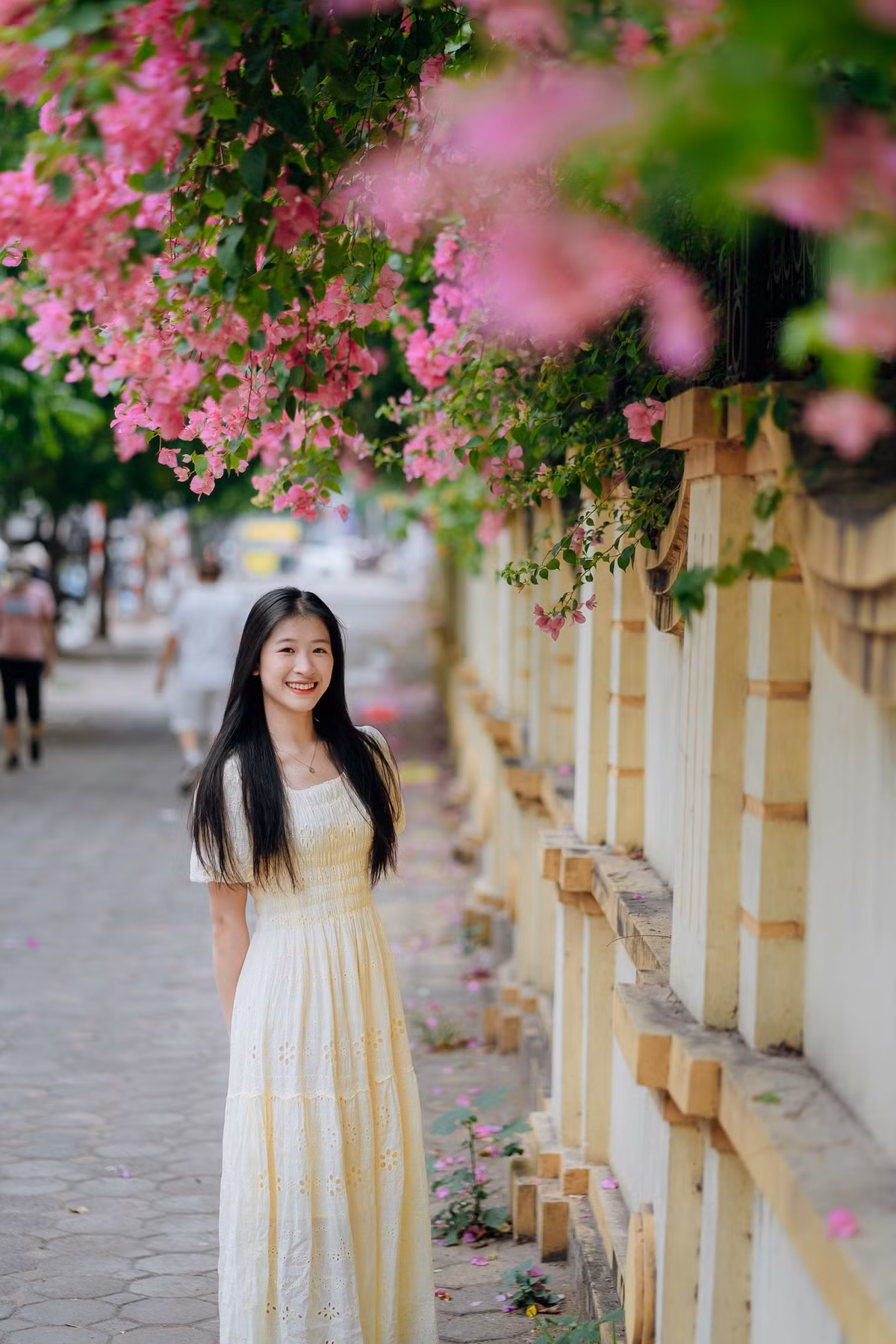 Giàn hoa giấy ở đoạn Trường Chinh giao Nguyễn Lân cũng nổi bật không kém. Ảnh: Văn Hùng