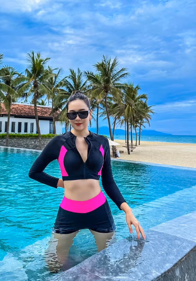 Người đẹp sở hữu chiều cao 1,72m, nhờ sắc vóc hoàn hảo nên cô luôn xuất hiện trên sóng VTV với hình ảnh xinh xắn, hiện đại.
