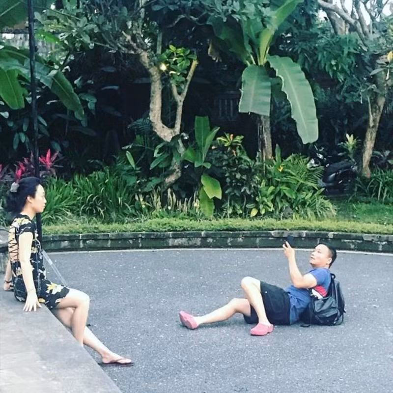Khi bạn trai chụp ảnh, những tưởng họ sẽ thờ ơ thế nhưng hoàn toàn ngược lại.