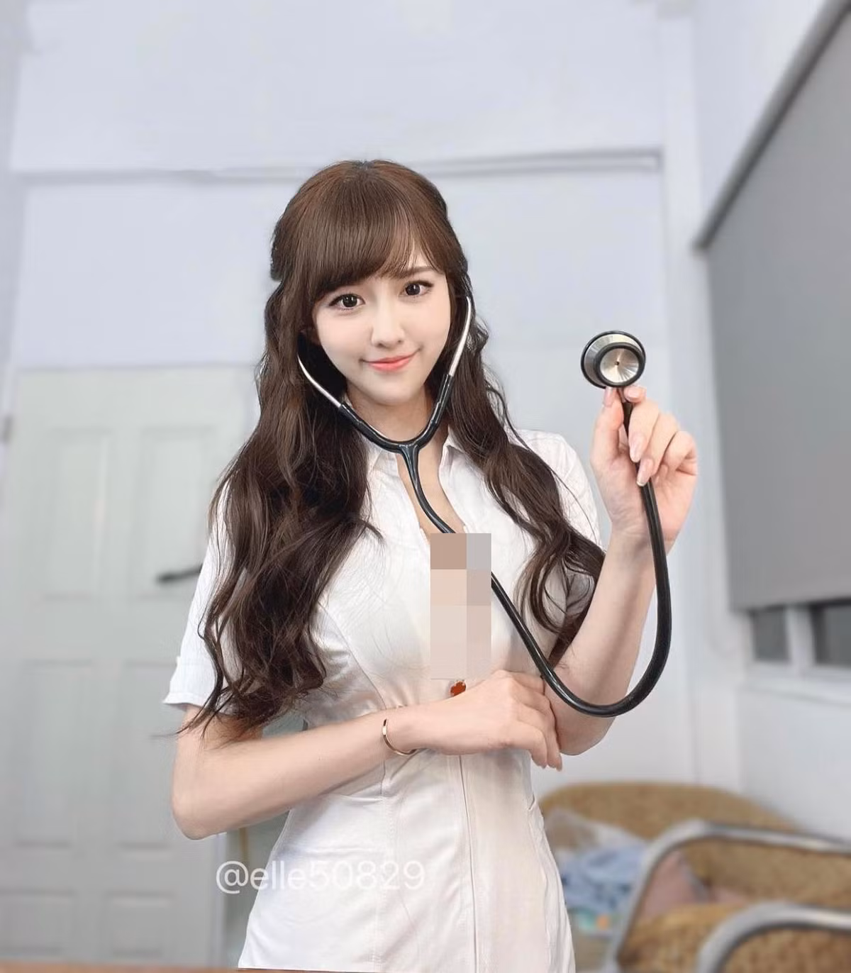 Cô được mệnh danh là "nữ y tá xinh đẹp nhất Đài Loan", "nữ thần y khoa Đài Loan". Ảnh: IGNV