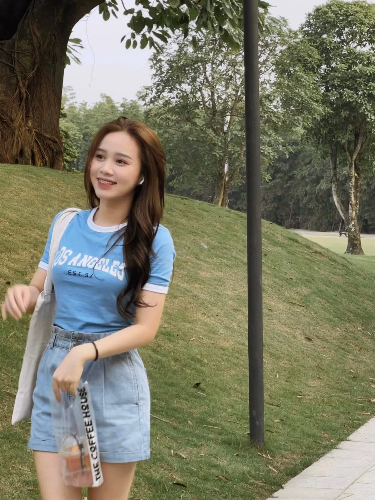 Được biết, bạn gái mới của nam cầu thủ quê Bắc Giang là hot girl của Đại học Ngoại Thương.