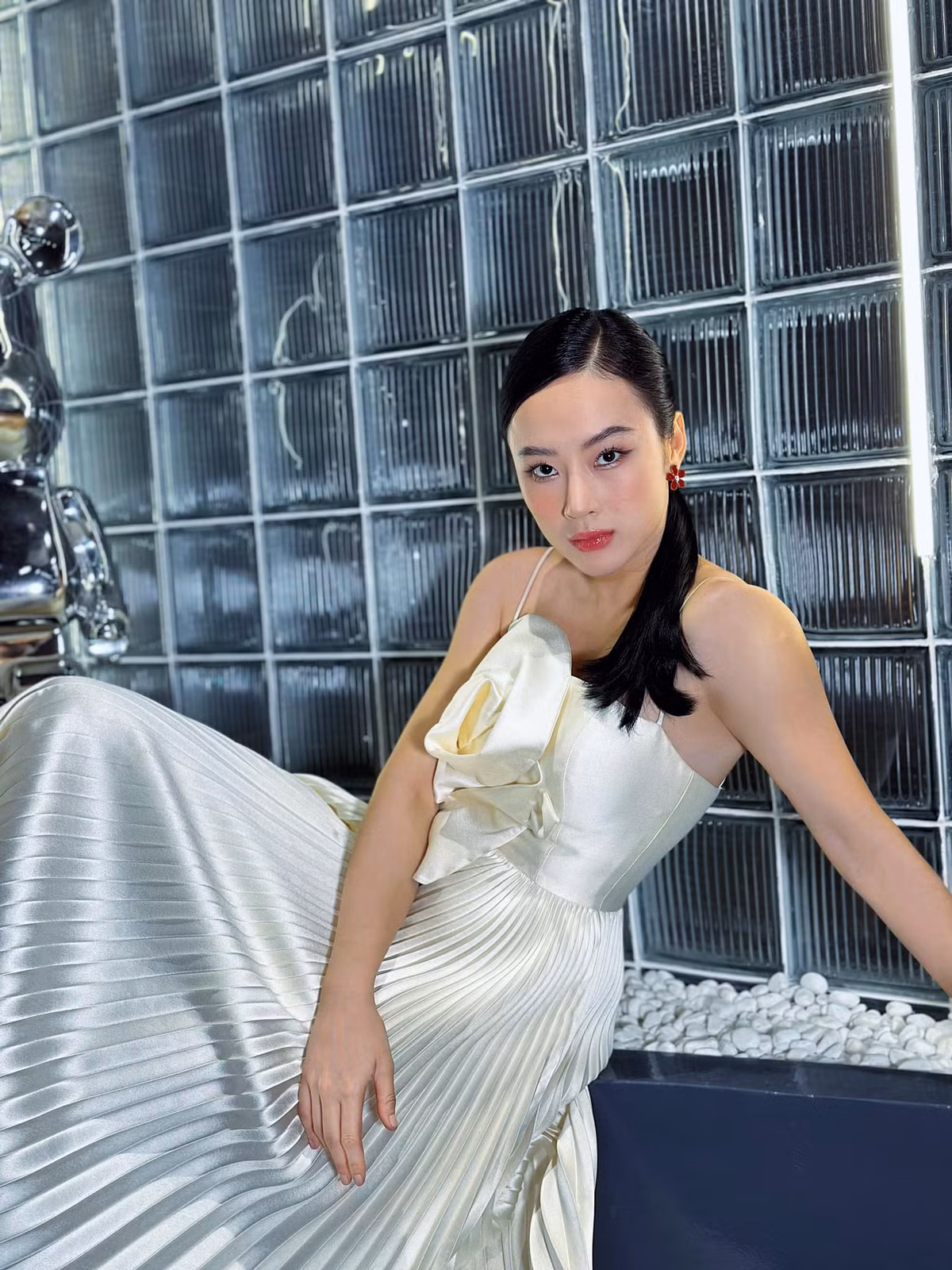  Angela Phương Trinh được xem là một trong những biểu tượng gợi cảm của showbiz với nhan sắc hoàn hảo cùng 3 vòng chuẩn.
