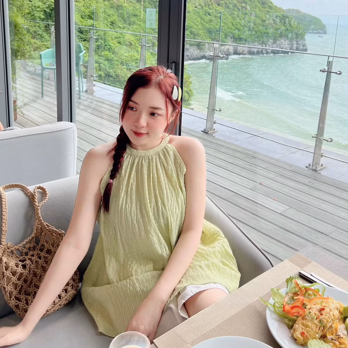 Nữ MC xinh đẹp lần đó phải viết tâm thư, chia sẻ lên MXH, dù rất khó chịu nhưng đây cũng là điều khiến cô càng thêm nỗ lực để hoàn thiện bản thân.