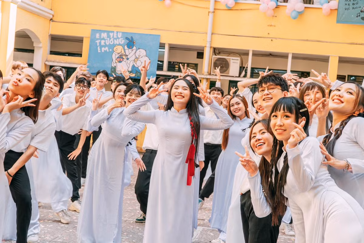 Trước ngày thi một ngày, chính Phương Mỹ Chi cũng viết vui lên fanpage của cô: "Đã có nhiều người hăm he Chi, nếu đợt này không ra Vợ nhặt là lập nhóm anti, mấy bà khỏi. Tóm lại, chúc mấy bà, mấy ông có một tinh thần thật tốt, dui dẻ hoan hỉ".