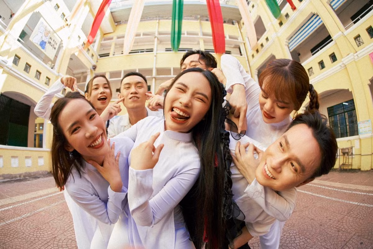 Sau khi dự báo này trở thành sự thật, Vợ nhặt đã xuất hiện trong đề thi văn, cư dân mạng đã tràn vào fanpage của Phương Mỹ Chi để lại những bình luận thích thú. Có người còn muốn "trao vương miện" về đoán đề thi cho nữ ca sĩ.