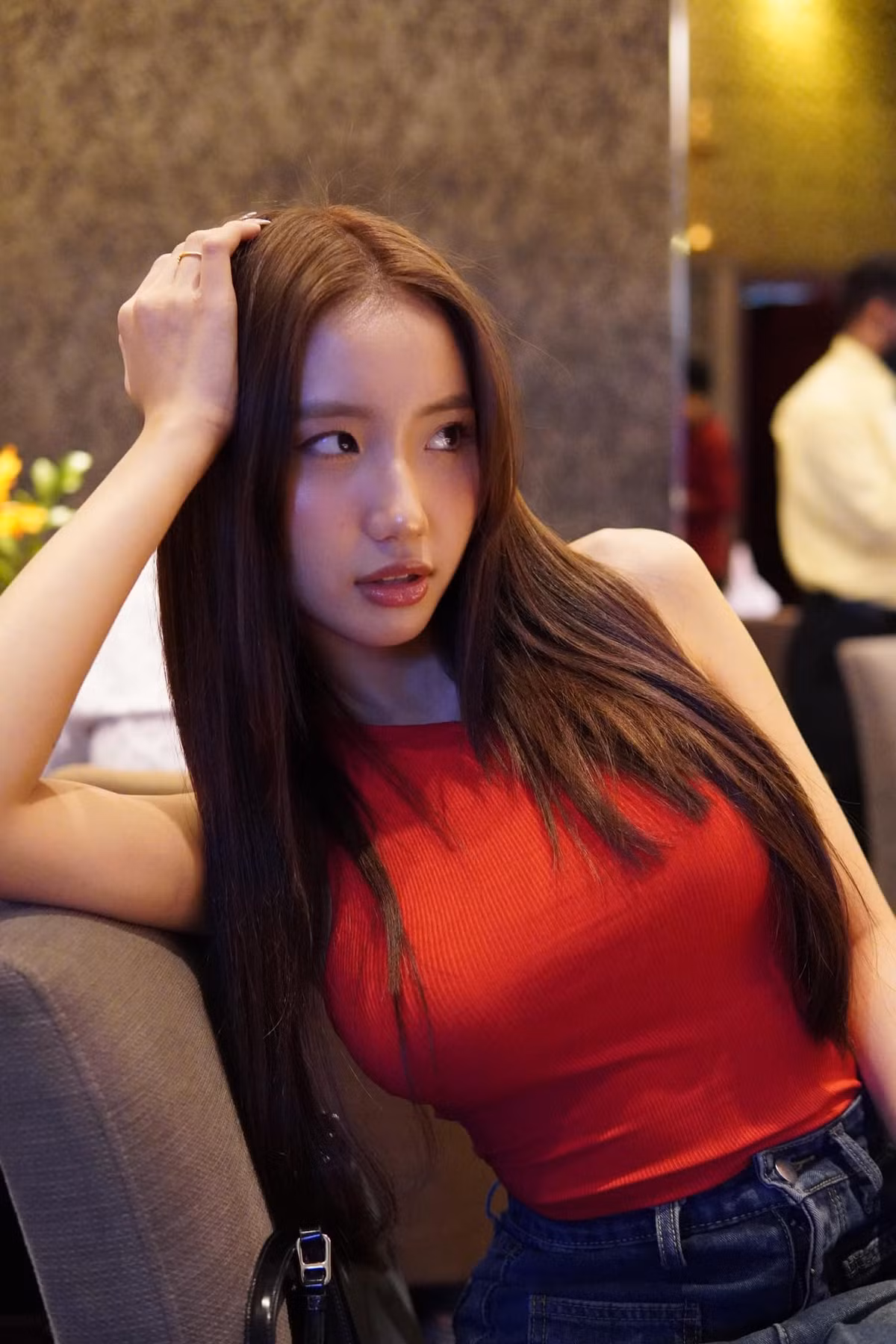 Ngoài ra, nhan sắc của cô nàng cũng được khen ngợi ngày càng thăng hạng sau kết hôn. Ảnh: FBNV
