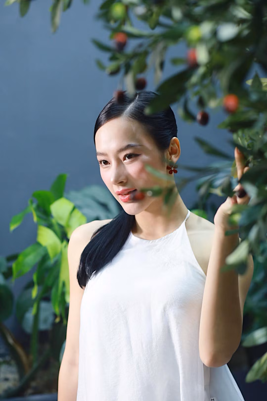 Cựu hot girl “bà mẹ nhí” diện váy yếm khoe cơ tay rắn chắc Cuu hot girl “ba me nhi” dien vay yem khoe co tay ran chac