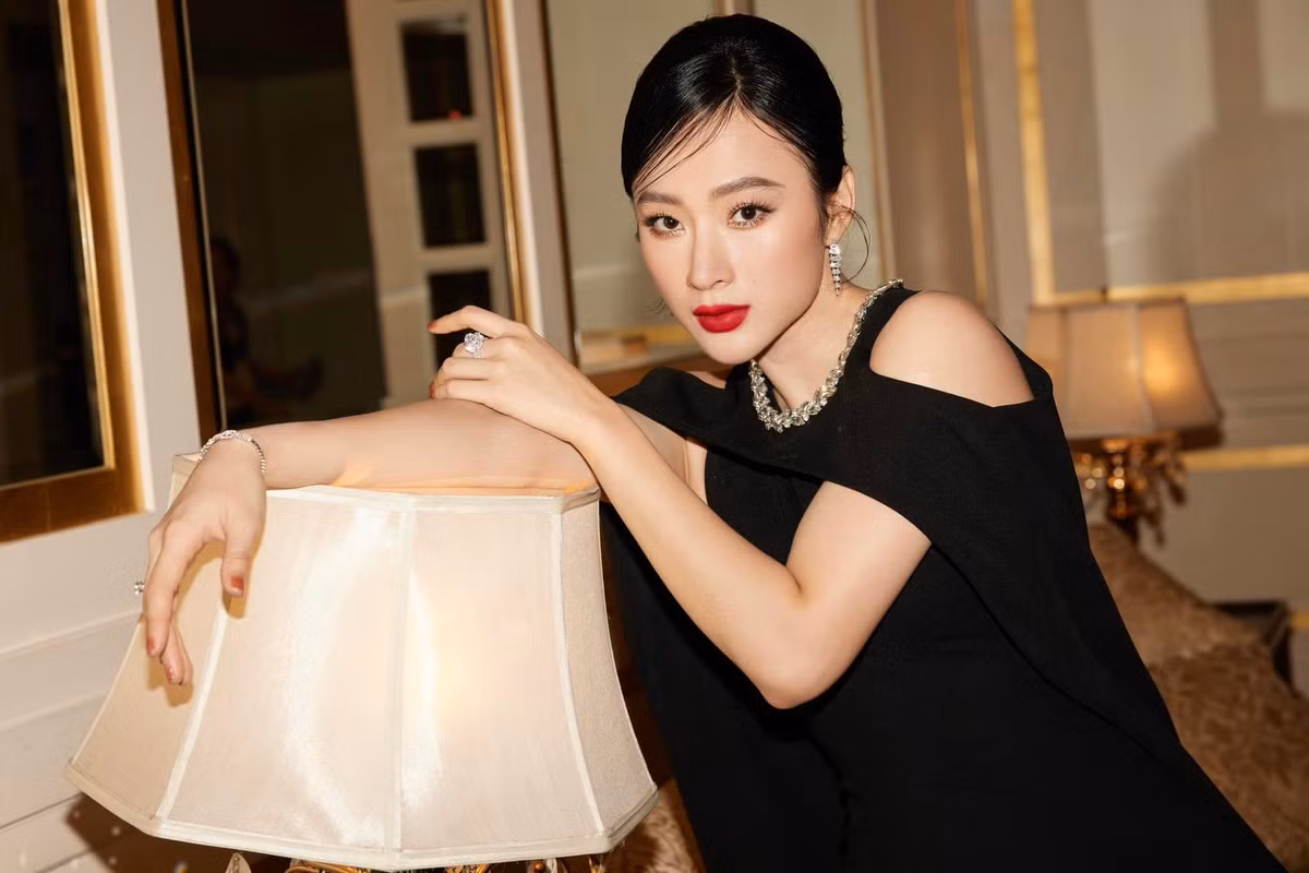 Những năm gần đây, Angela Phương Trinh không tham gia các dự án nghệ thuật mà chủ yếu hoạt động với vai trò mẫu ảnh, mở nhà hàng món chay, tham gia các khóa tu ở chùa, làm từ thiện…