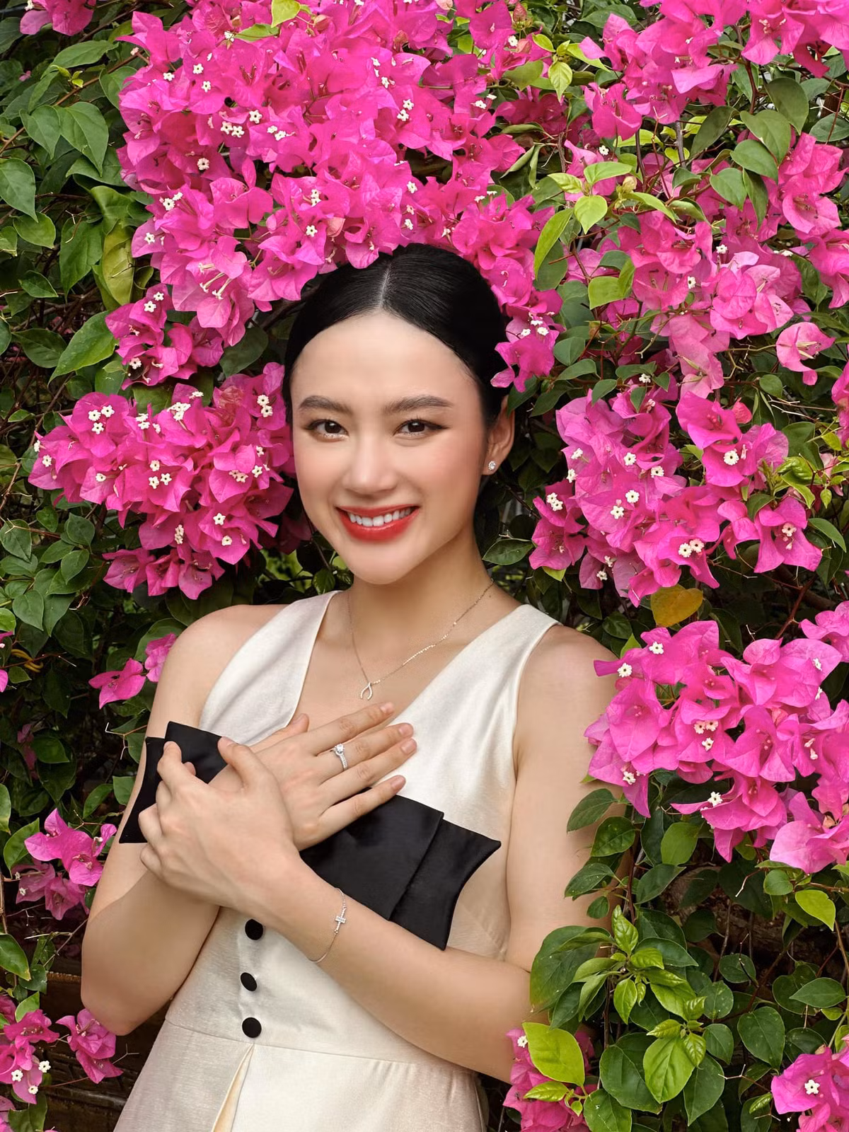 Được biết, nhiều năm nay, Angela Phương Trinh luôn duy trì đều đặn việc ăn chay trường, kết hợp tập gym hàng ngày.