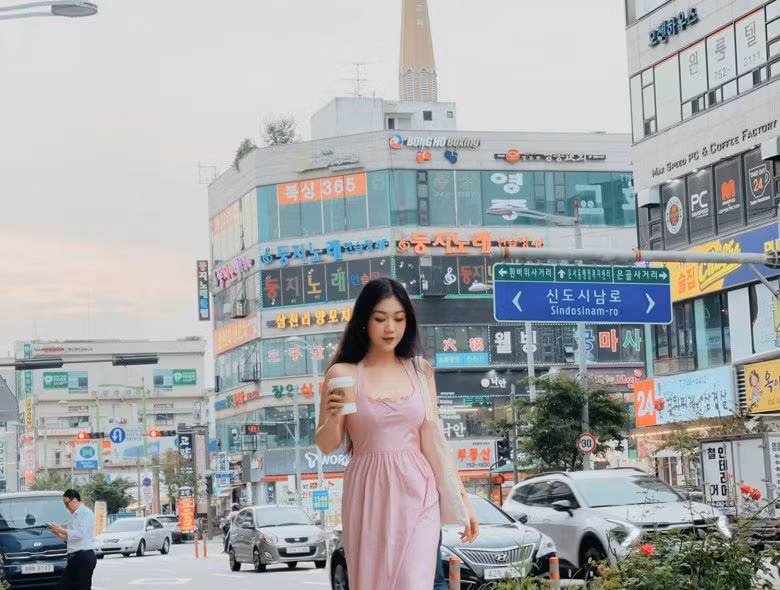 Có lẽ vì chăm chỉ trong phòng tập như vậy mà cô có được vóc dáng đẹp, đáng mơ ước như hiện tại.