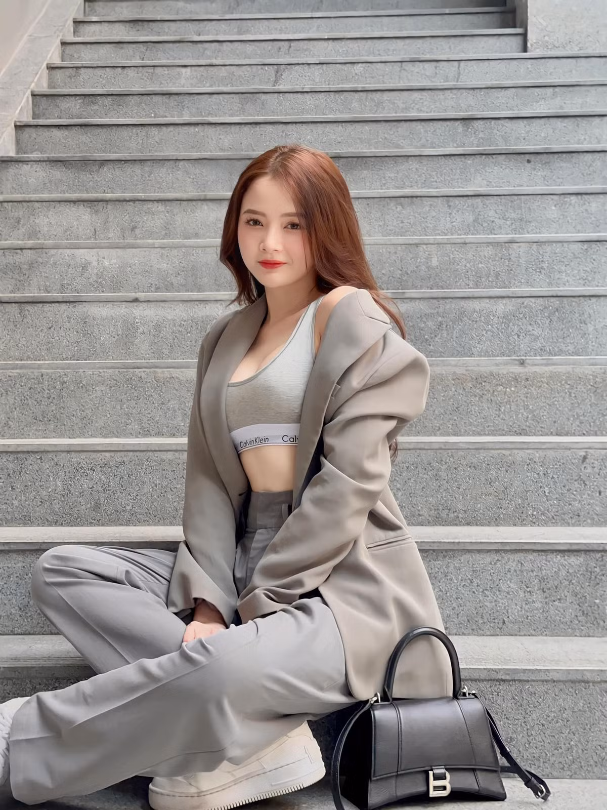 Lê Lý Lan Hương hiện làm người mẫu ảnh, mẫu quảng áo nhận về nhiều lượt tương tác.