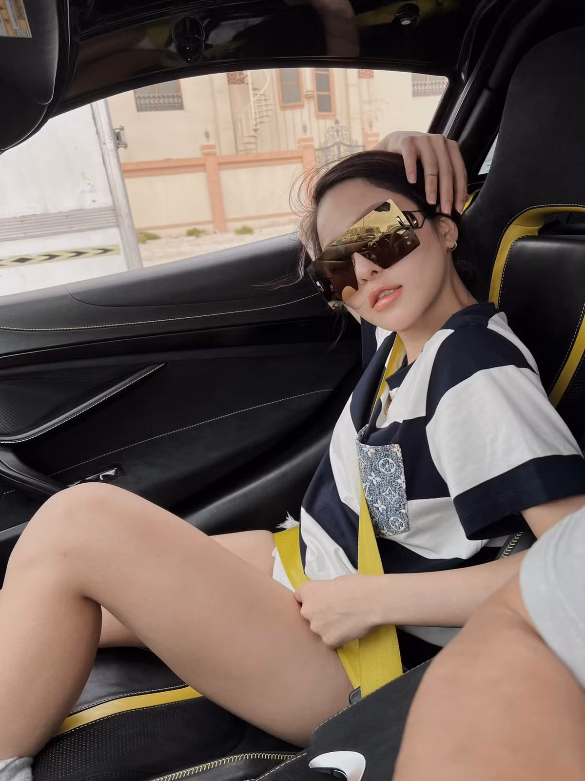 Nhưng lần này, nàng hot girl có động thái cứng rắn. Cô lập tức nộp đơn gửi lên cơ quan an ninh mạng, đề nghị xử lý những người đã cắt ghép ảnh cho vào clip 18+ để bôi nhọ bản thân mình.