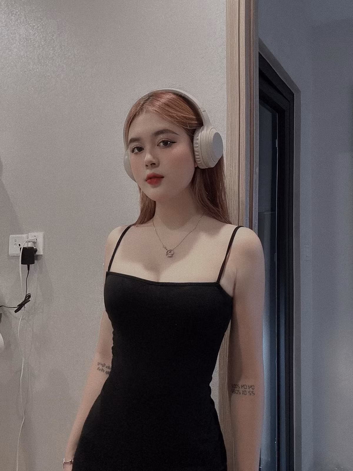 Diễm Quỳnh nhận được nhiều lời khen ngợi của dân mạng trong loạt ảnh diện bikini mới. Cô cũng khéo léo tạo dáng để tránh phản cảm.