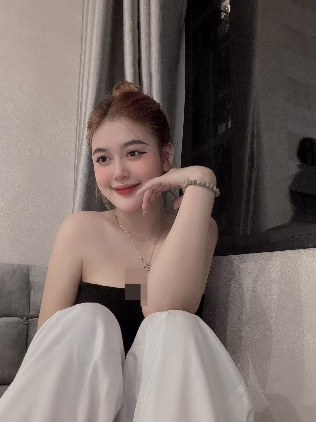 Sở hữu gương mặt xinh đẹp cùng vóc dáng nóng bỏng, nàng Wags tự tin lăng xê nhiều xu hướng thời trang khác nhau.