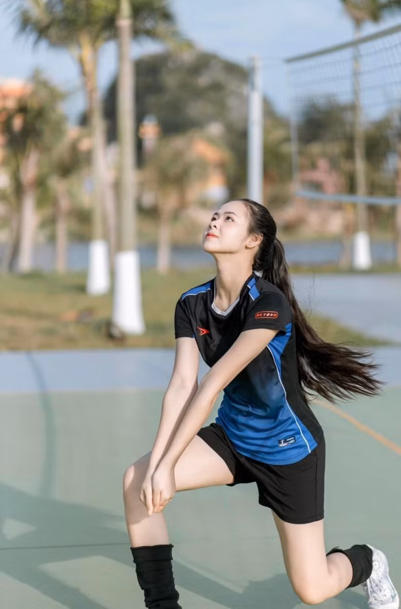 Ngoài vẻ đẹp ngoại hình, Ngân Hà còn sở hữu học vấn và nhiều thành tích đáng nể.