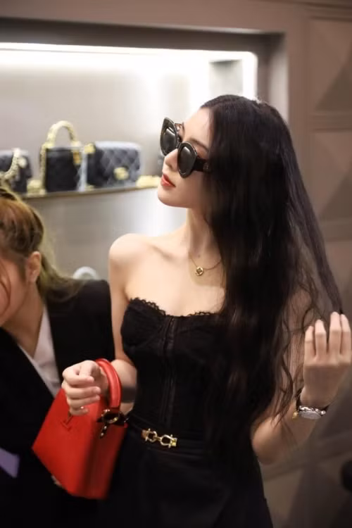 Không hoạt động nhiều trong showbiz nhưng thông tin và hình ảnh đời tư kín tiếng của Diệu Linh khiến nhiều người tò mò. Ảnh: FBNV