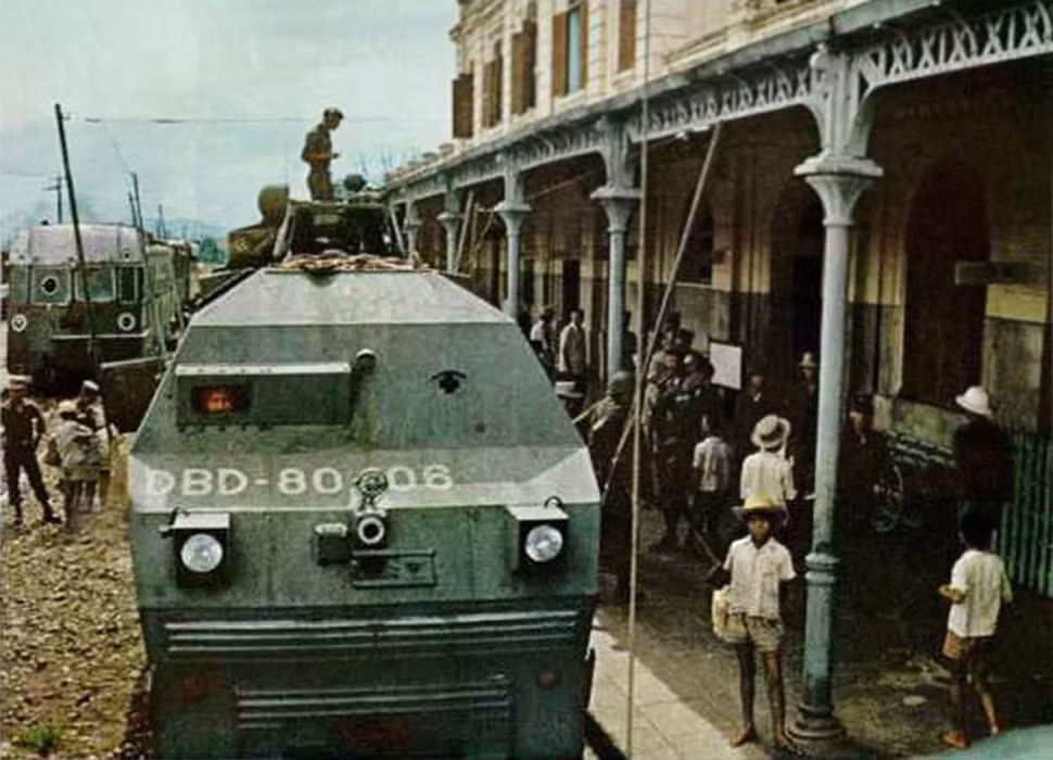 Đến đầu thập niên 1970, phần lớn các tuyến đường sắt ở miền Nam Việt Nam đã bị tê liệt do chiến tranh, dẫn đến việc các đoàn tàu hỏa bọc thép bị giải thể. 