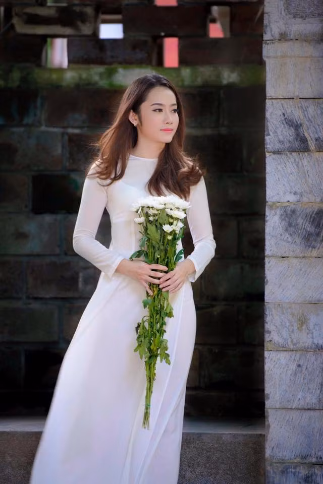 Được biết trước khi vào Đại học Dược, Ket Ke Son đã có một khoảng thời gian học tiếng Việt ở Hà Nội. Thời gian này khiến cô hiểu hơn về con người, văn hóa Việt và thêm yêu đất nước hình chữ S – nơi được coi là quê hương thứ 2 của mình.