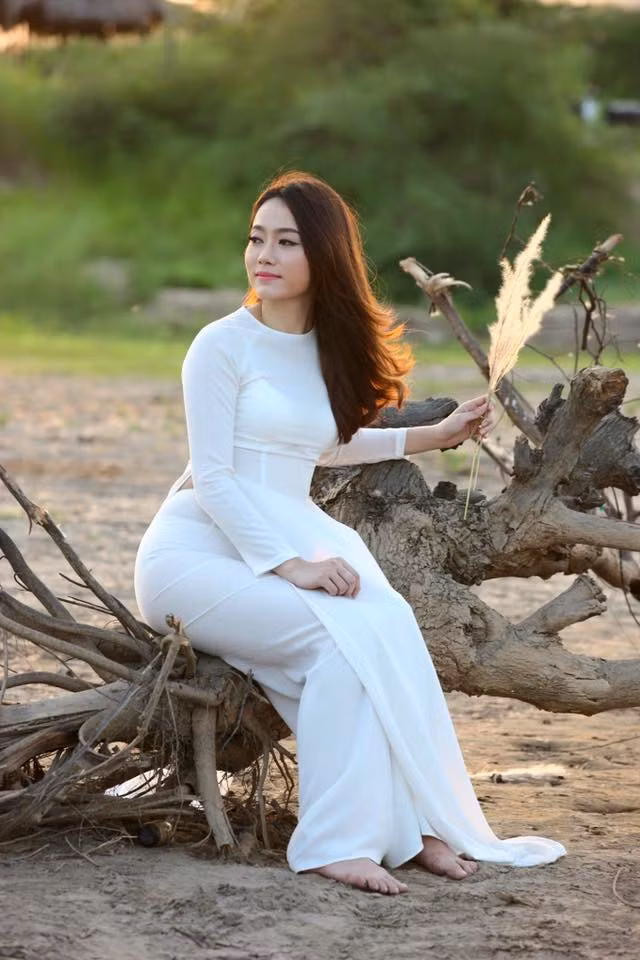 Theo tìm hiểu, Ket Ke Son có bố là người Lào, mẹ là người Việt. Sinh ra và lớn lên tại Lào, nhưng vài năm gần đây, Ket Ke Son lại sang Việt Nam học tập. Hiện cô “hot girl Lào” này là sinh viên năm 3 trường Đại học Dược Hà Nội.