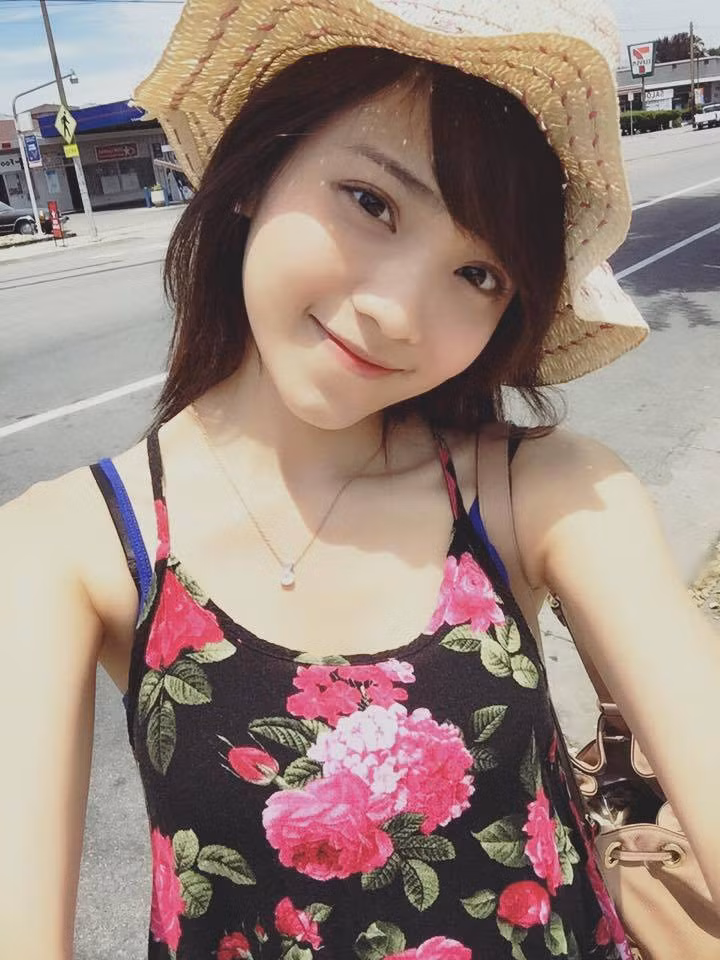 Được biết Thanh Thảo trước đây là học sinh của trường THPT chuyên Trần Đại Nghĩa, TP HCM, luôn giữ thành tích học tập khá, giỏi. Khi sang Mỹ học tập Thanh Thảo cũng rất thích tham gia các hoạt động của trường, lớp, vận dụng năng khiếu ca hát, diễn kịch vào các chương trình âm nhạc, diễn xuất, hay trình diễn áo dài thời trang do Hội học sinh Việt Nam tổ chức.