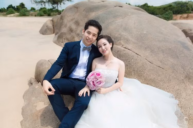 Được biết, cặp đôi thuê máy bay Vietnam Airlines rước dâu là chú rể Tạ Minh Thiện quê Bạc Liêu và cô dâu Nguyễn Thanh Hoàng Hằng quê Biên Hoà, Đồng Nai, cùng sinh năm 1990. Theo tìm hiểu, chú rể Minh Thiện đang là Tổng giám đốc một công ty chuyên về thuỷ sản lớn ở Bạc Liêu, còn Hoàng Hằng lại làm bà chủ của 2 nhà hàng hải sản kinh doanh phát đạt, thừa hưởng từ bố mẹ.