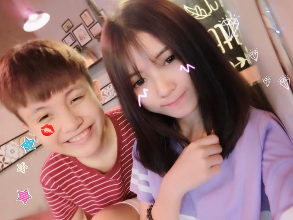 Cặp đôi trẻ tuổi mong muốn có một cuộc sống thật tốt, lành mạnh, luôn tận dụng mọi cơ hội để chứng tỏ bản thân. Với Nhi và Phụng, chỉ có cách này mới giúp họ có được cuộc sống hạnh phúc thực sự, không bị kì thị hay chịu đựng sự dè bỉu của người khác.