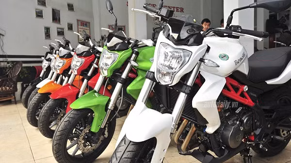 Loat moto 300cc gia mem bat ngo ua ve Ha Noi