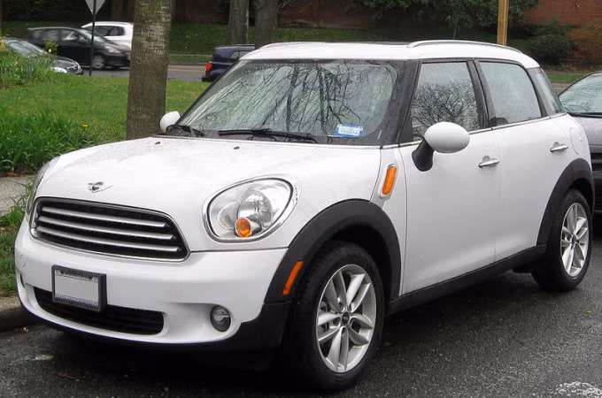 9. Mini Countryman: Có bộ truyền động không tốt và không gian chứa đồ hạn chế, chiếc xe này không quá tệ nhưng tất nhiên không phải lựa chọn hàng đầu.