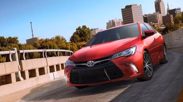  5. Toyota Camry: Với doanh số 26.763 xe, Toyota Camry vượt mặt Nissan Altima để trở thành dòng sedan tầm trung có doanh số cao nhất tại Mỹ trong tháng 1.